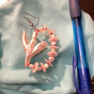 One statement earring - coral